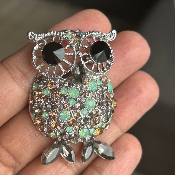 Jewelry - Elegant Owl Brooch with Black and Green Accents